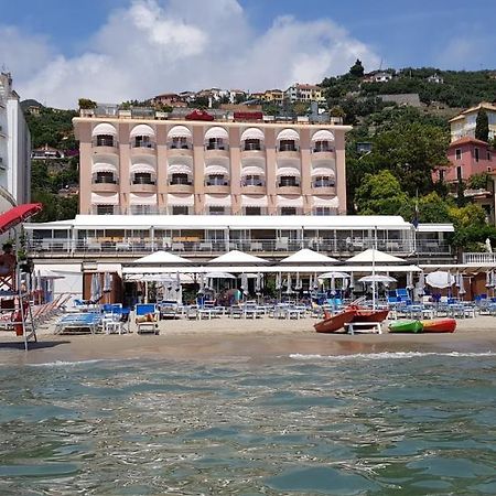 Hotel Regina Alassio Exterior photo