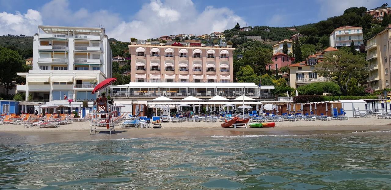 Hotel Regina Alassio Exterior photo