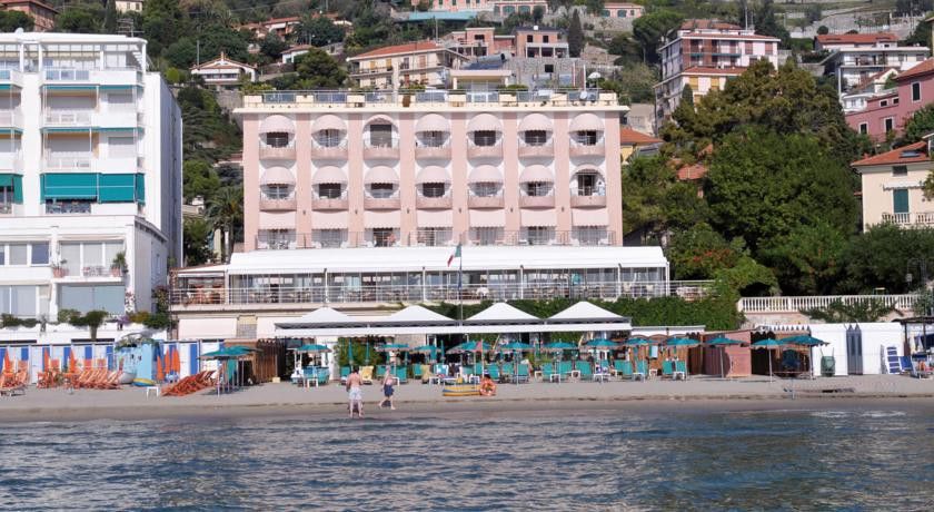 Hotel Regina Alassio Exterior photo